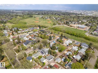 9111 65 AV NW photo 42