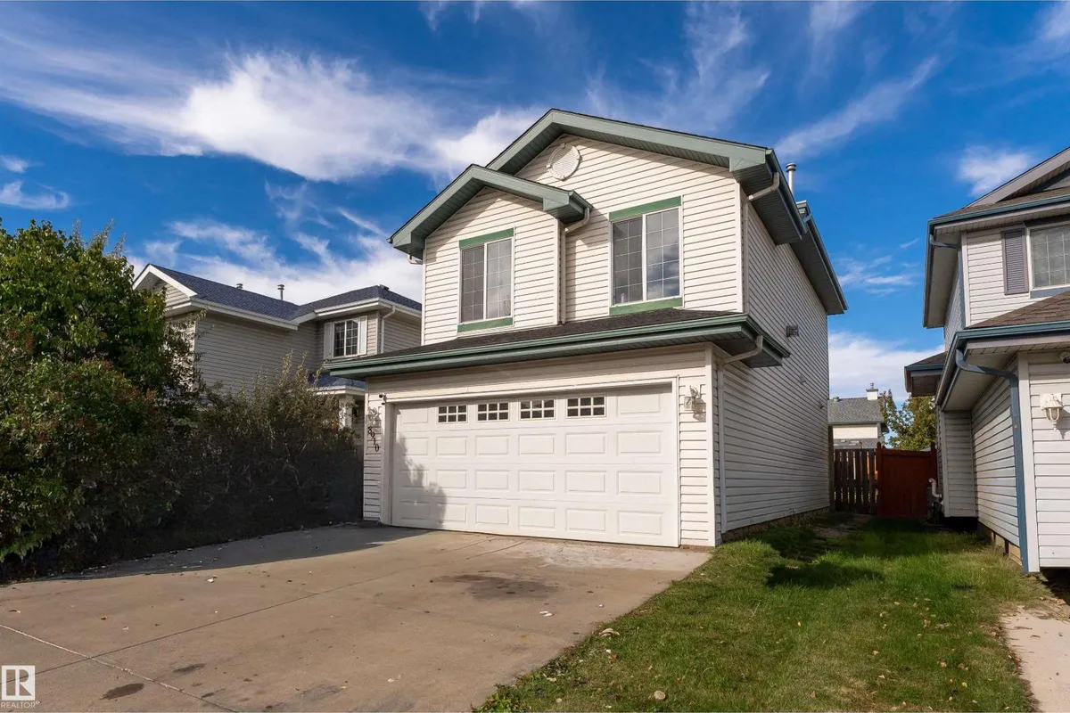 8910 7 AV SW exterior