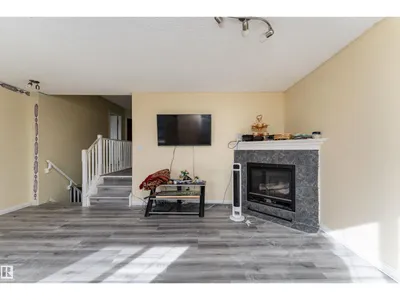 8910 7 AV SW photo 12