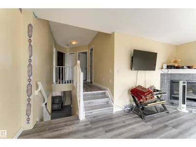 8910 7 AV SW photo 14