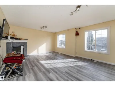 8910 7 AV SW photo 15