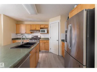 8910 7 AV SW photo 30