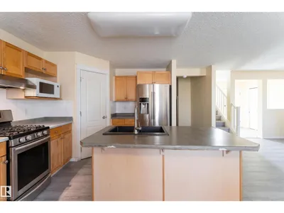 8910 7 AV SW photo 31