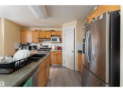 8910 7 AV SW photo 8