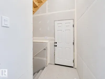 19552 30 AV NW photo 21