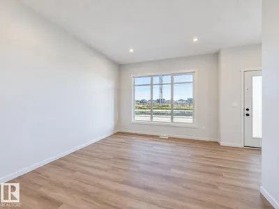 19552 30 AV NW photo 10