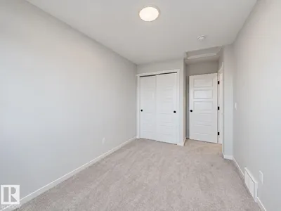 19552 30 AV NW photo 31
