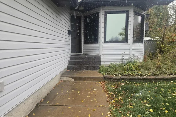 3659 30 ST NW photo 2