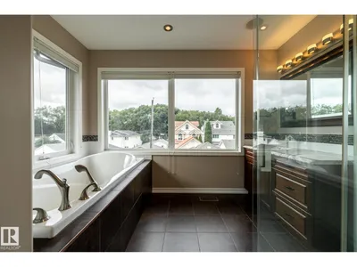 11122 52 ST NW photo 39