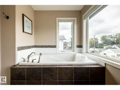 11122 52 ST NW photo 40