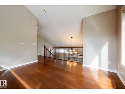 11122 52 ST NW photo 33