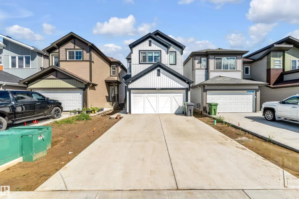 4610 72 AV exterior