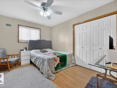 7923 161 AV NW photo 22
