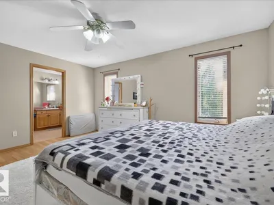 7923 161 AV NW photo 26