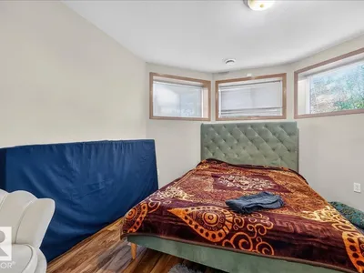 7923 161 AV NW photo 37