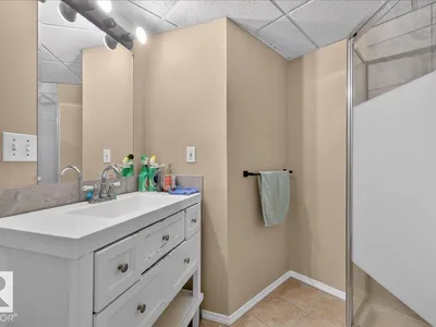 7923 161 AV NW photo 42