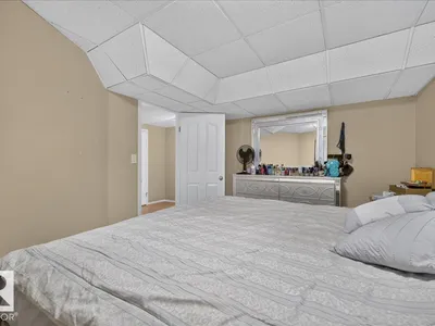 7923 161 AV NW photo 44