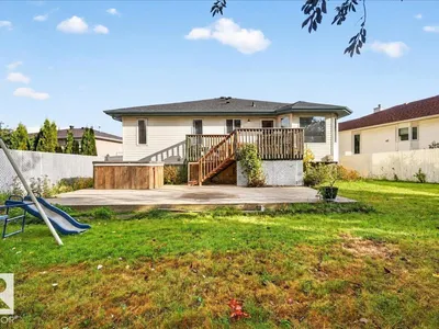 7923 161 AV NW photo 55