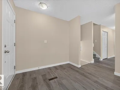 6703 32 AV NW photo 15