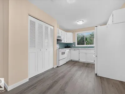 6703 32 AV NW photo 16