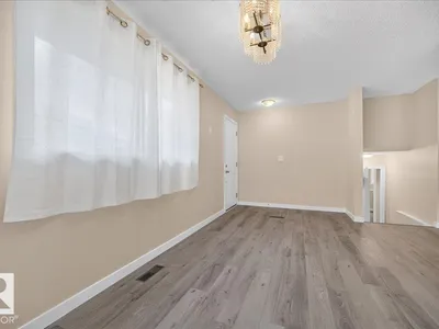 6703 32 AV NW photo 18