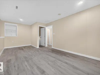 6703 32 AV NW photo 35