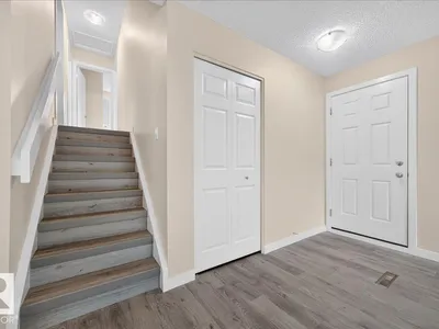6703 32 AV NW photo 9