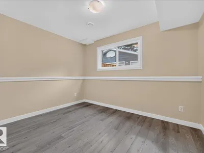 6703 32 AV NW photo 37