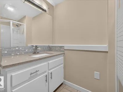 6703 32 AV NW photo 33
