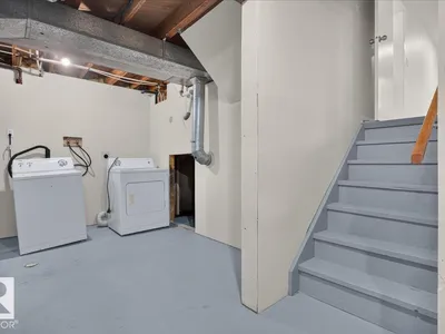 6703 32 AV NW photo 41
