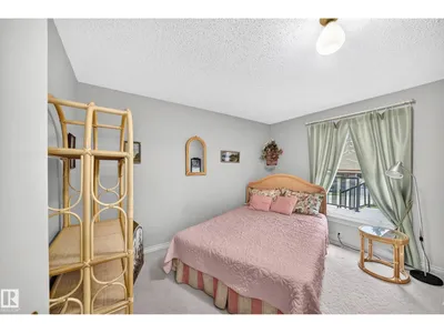 8612 176 ST NW photo 9