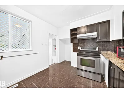 11014 95 ST NW photo 8