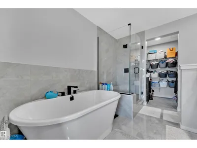 6364 174 AV NW photo 35