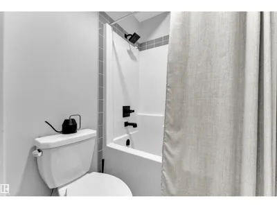 6364 174 AV NW photo 9