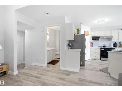 714 87 Street SW photo 11