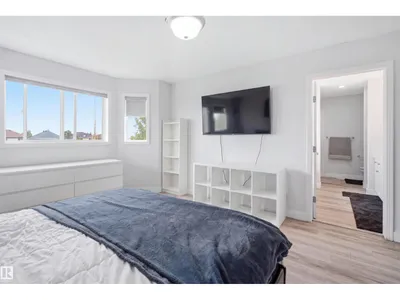 714 87 Street SW photo 32
