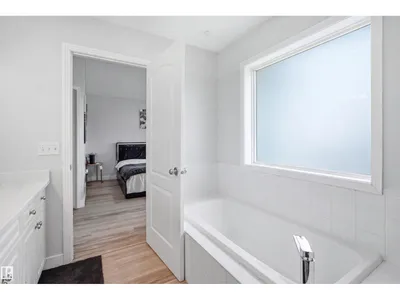 714 87 Street SW photo 37