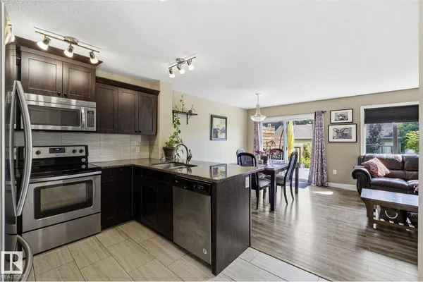 10245 152 ST NW photo 3
