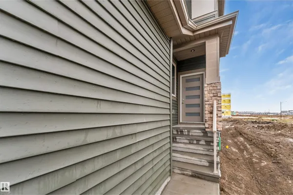 22538 83A AV NW photo 3