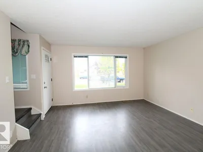 11393 22 AV NW photo 10