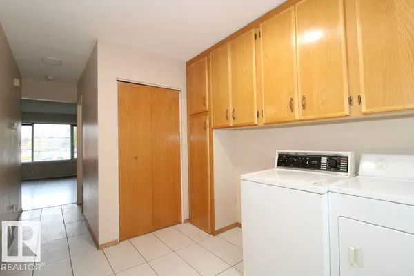 11393 22 AV NW photo 3