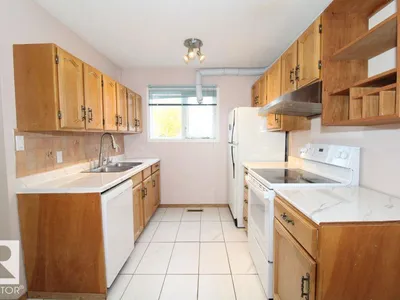 11393 22 AV NW photo 5