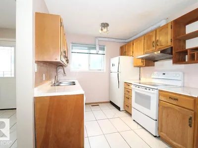 11393 22 AV NW photo 6