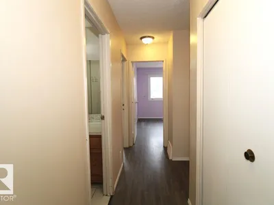 11393 22 AV NW photo 17