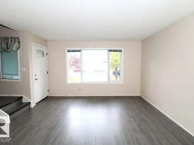 11393 22 AV NW photo 11