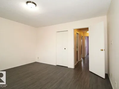 11393 22 AV NW photo 21