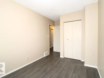 11393 22 AV NW photo 26