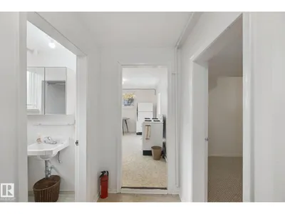 11946 70 ST NW photo 15