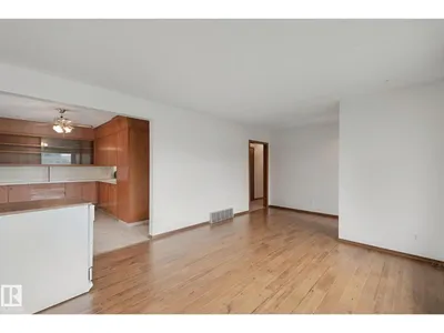 8424 70 ST NW photo 13