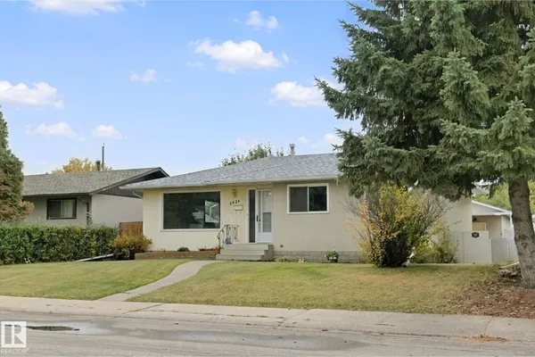 8424 70 ST NW photo 2